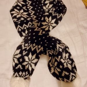 Cute black and white scarf with puffs